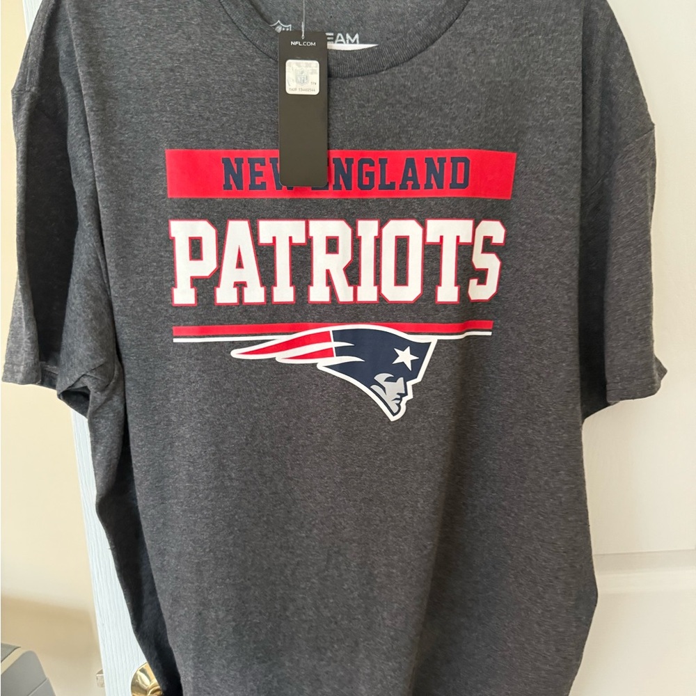NFL Team Apparel Heather Gray Graphic Tee with White Print